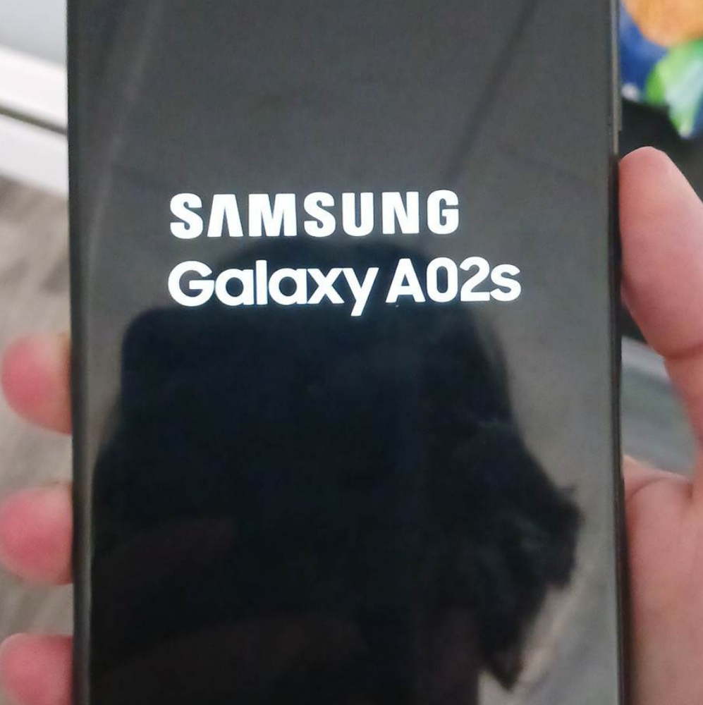 Galaxy A02s 5g cell phone its from cricket